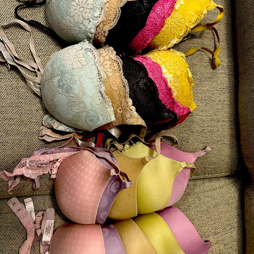 10 Victoria Secrets Angel's Air Push-up Bras
